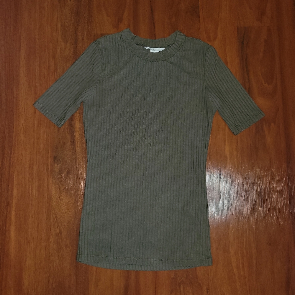 H&M green ribbed top